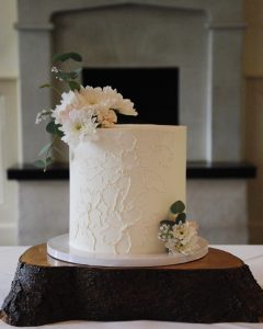 Single tier wedding cake
