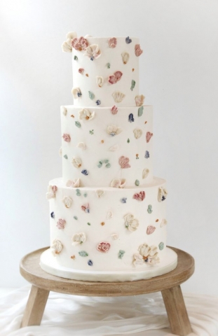 Buttercream petals pastels cake