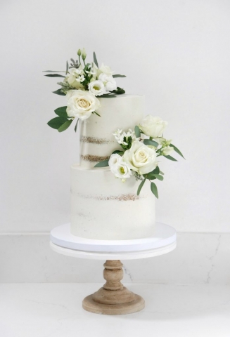 Classic white and green wedding cake