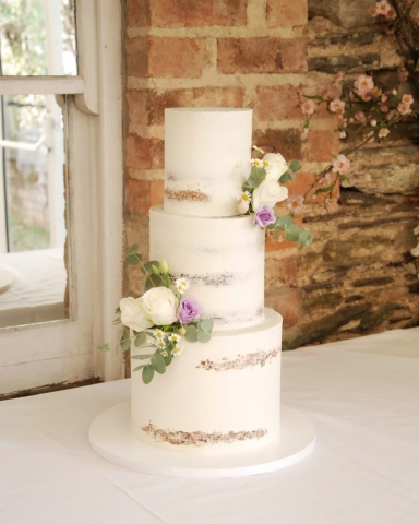 Natural wedding cake